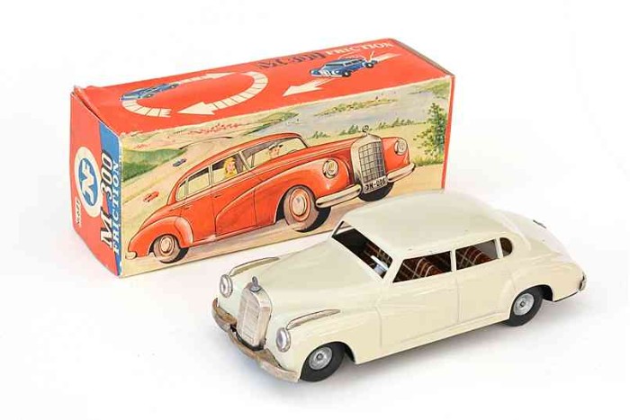Mercedes 300 ("M 300 Friction") der Firma Josef Neuhierl aus Fürth (JNF) Mercedes 300 ("M 300 Friction") der Firma Josef Neuhierl aus Fürth (JNF)